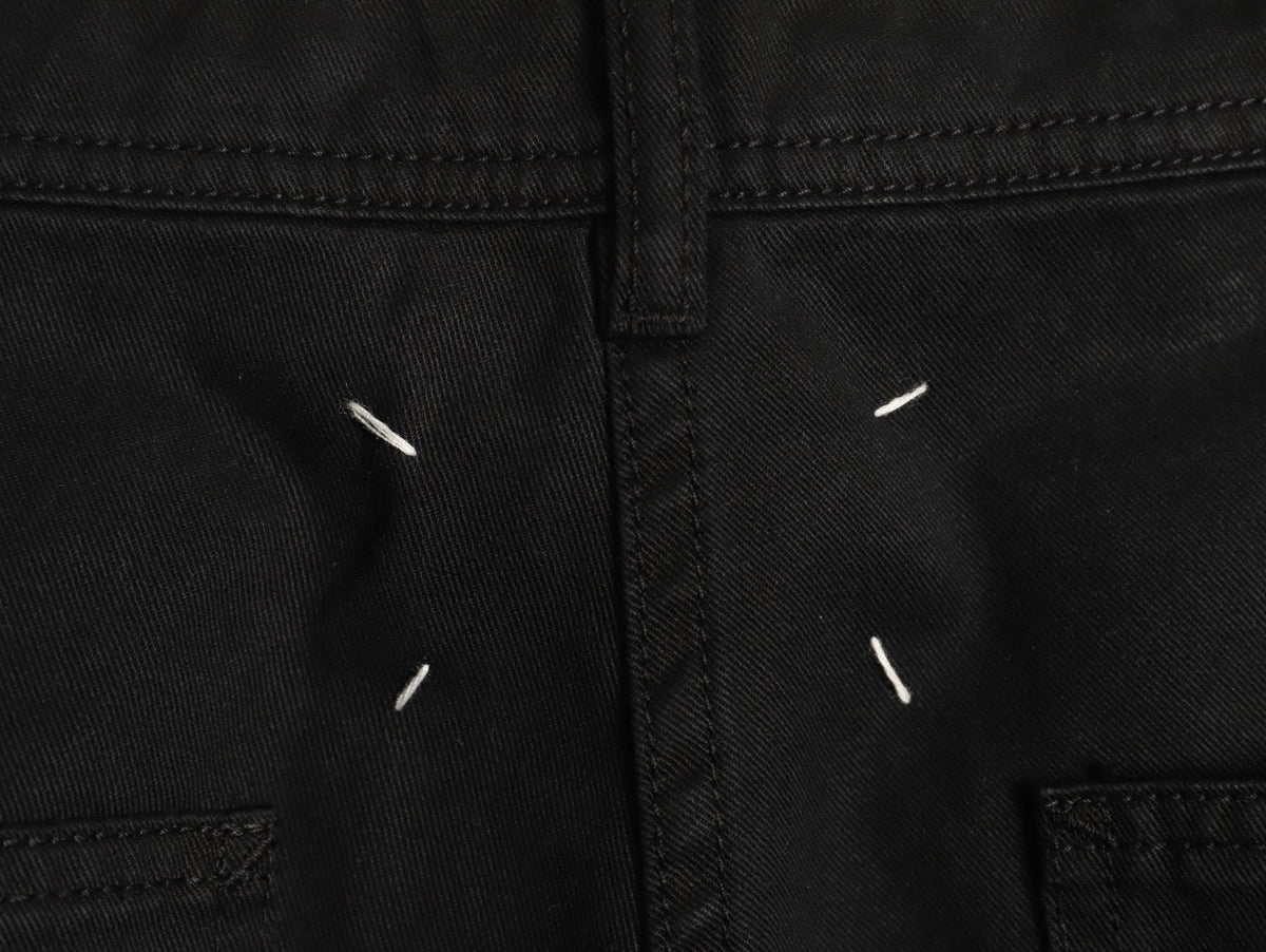 Twisted Curved-Seam Black