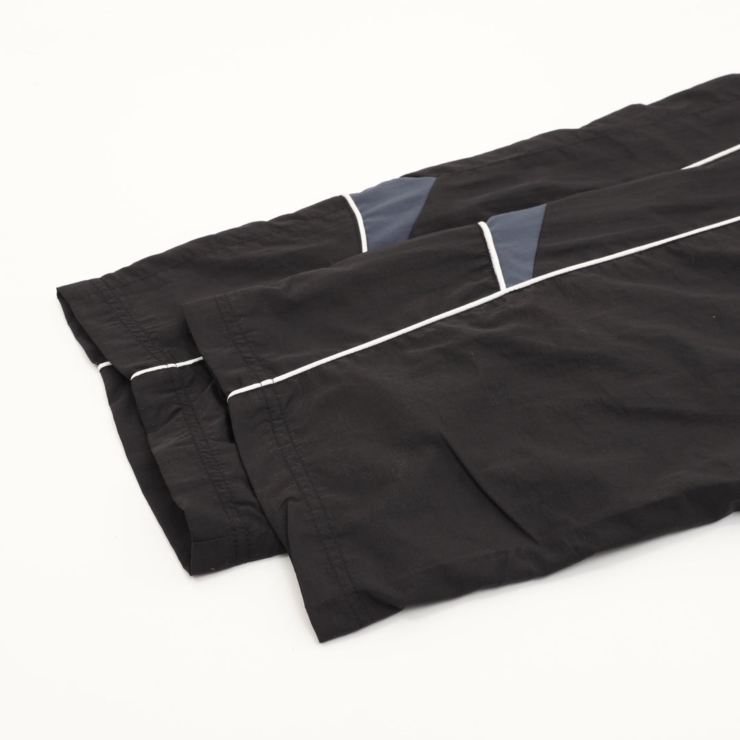 Contrast Piping Black