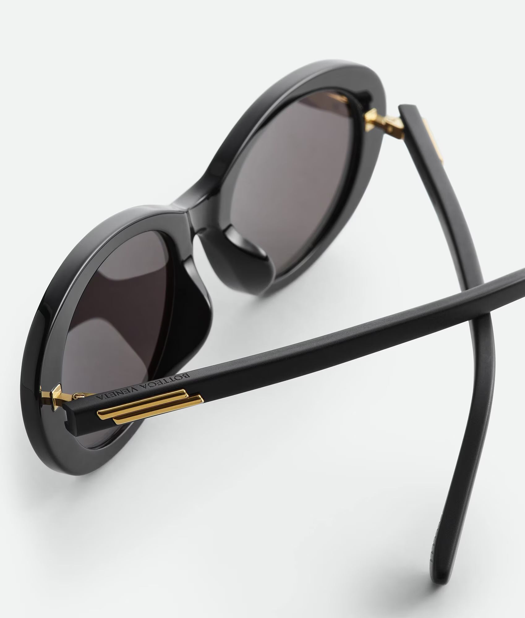 Classic Oval Sunglasses Black Grey