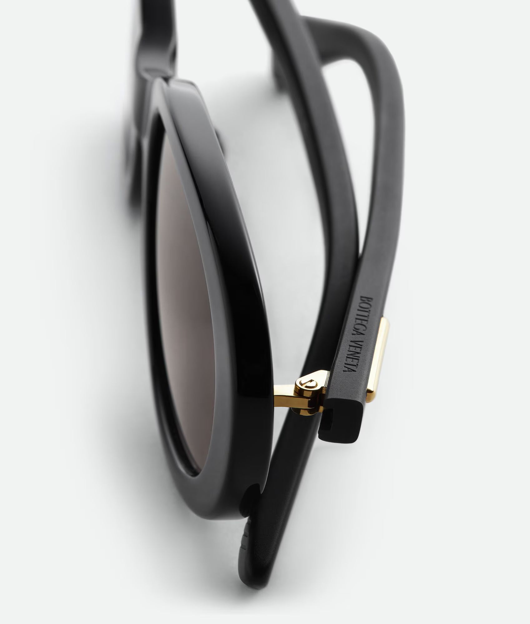 Classic Oval Sunglasses Black Grey