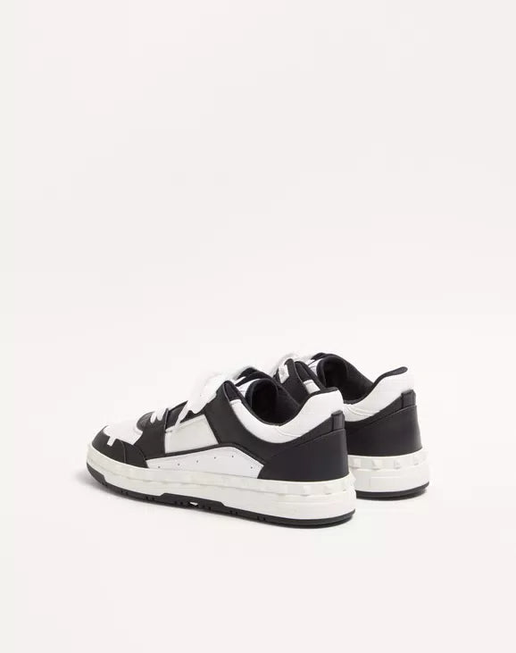 Valentino Freedots Low-Top Sneaker In Calfskin Black White
