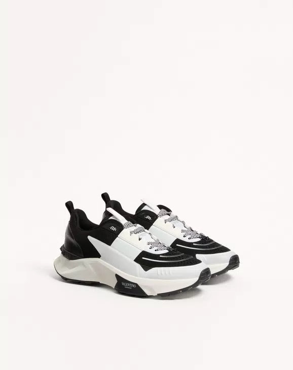 True Act Low Top Trainer In Mesh And Rubberised Fabric Black/White