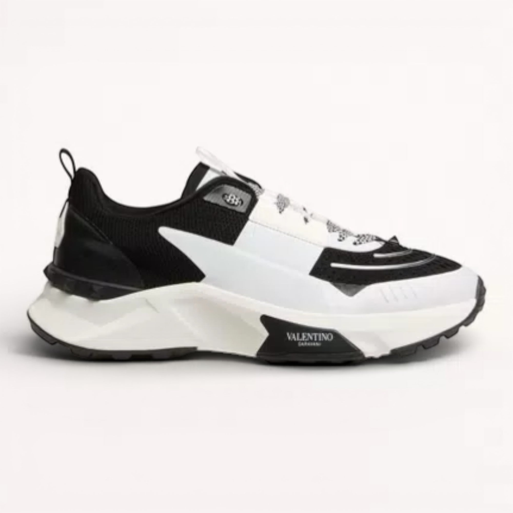True Act Low Top Trainer In Mesh And Rubberised Fabric Black/White