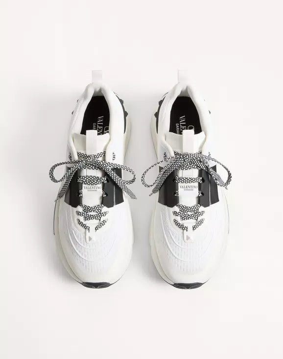 True Act Low Top Trainer In Mesh And Rubberised Fabric White/Black