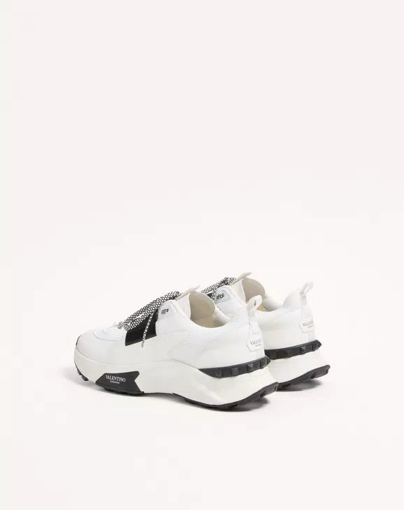 True Act Low Top Trainer In Mesh And Rubberised Fabric White/Black