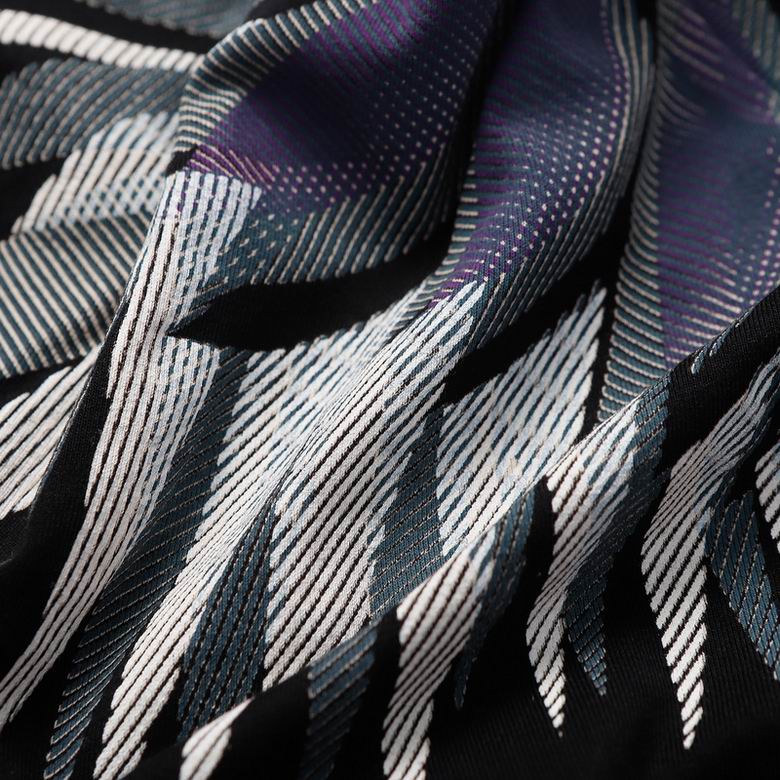 Icon Wings Graphic Black