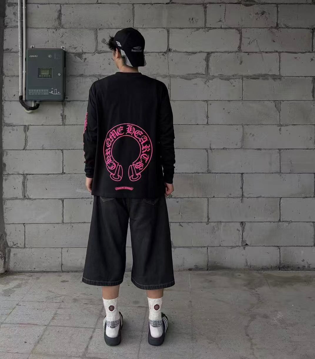 Horseshoe Print Long Sleeve T-Shirt Black & Pink