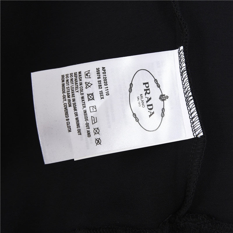 Re-Nylon Triangle Logo Zip Pocket Black