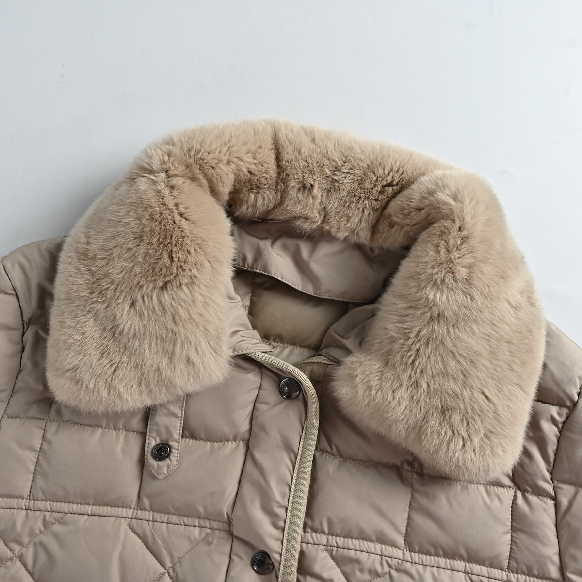 Cygne Short Down Beige