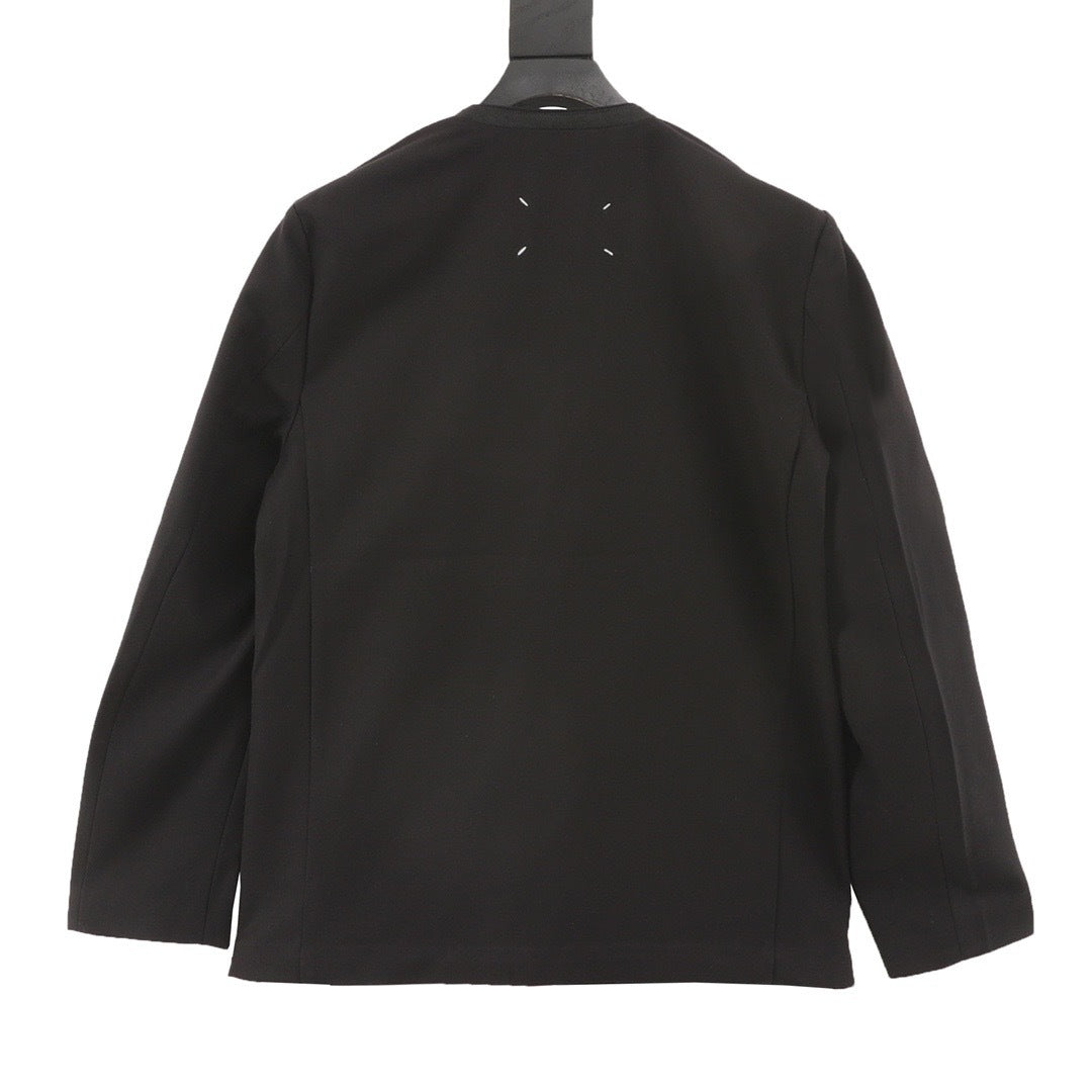 Collarless Minimal Black