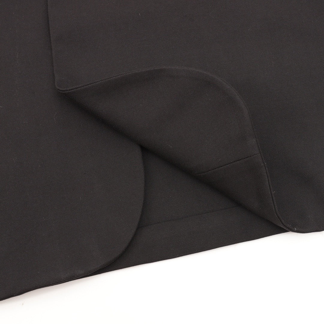 Collarless Minimal Black