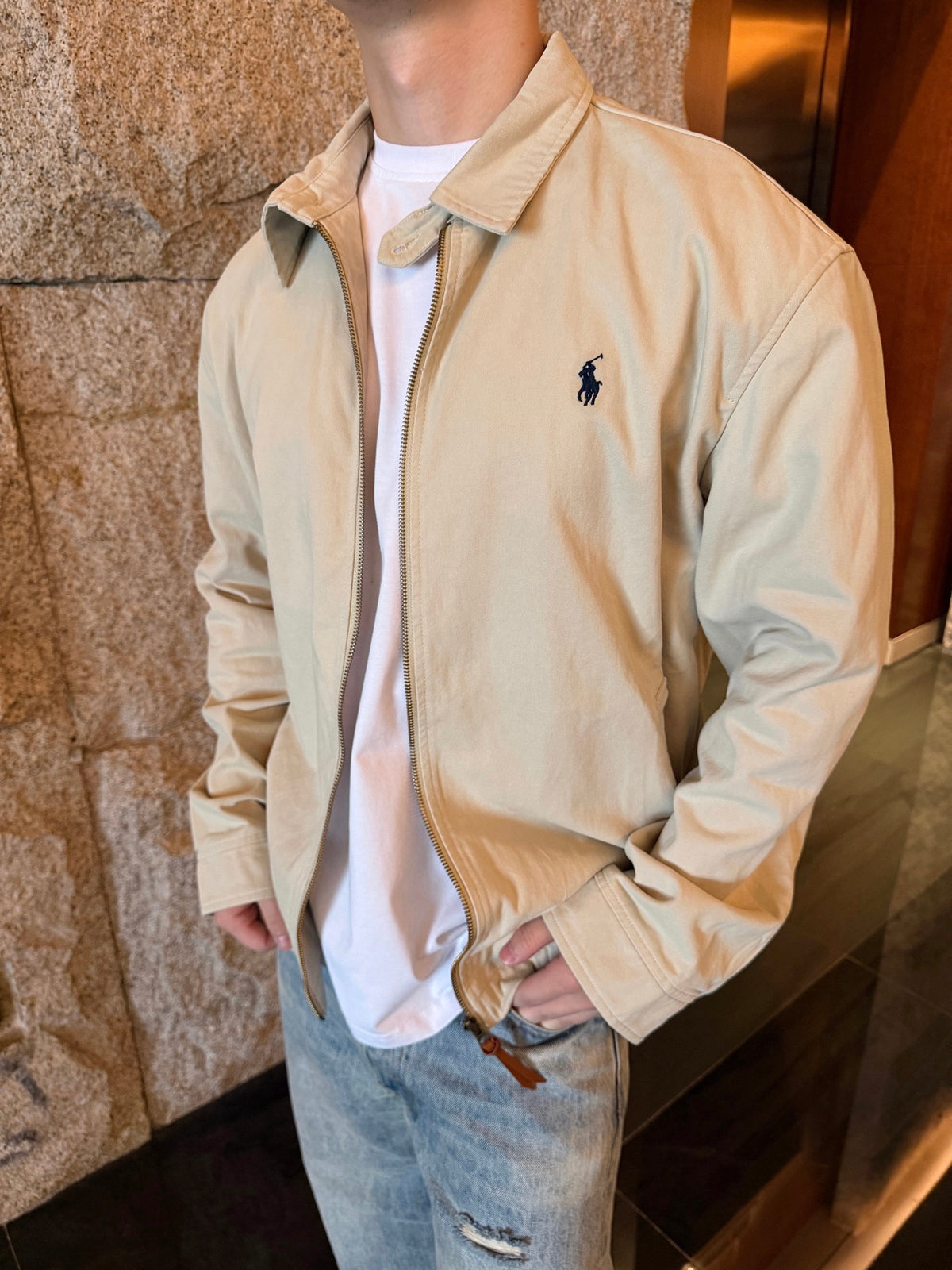 Bi-Swing Windbreaker Cream