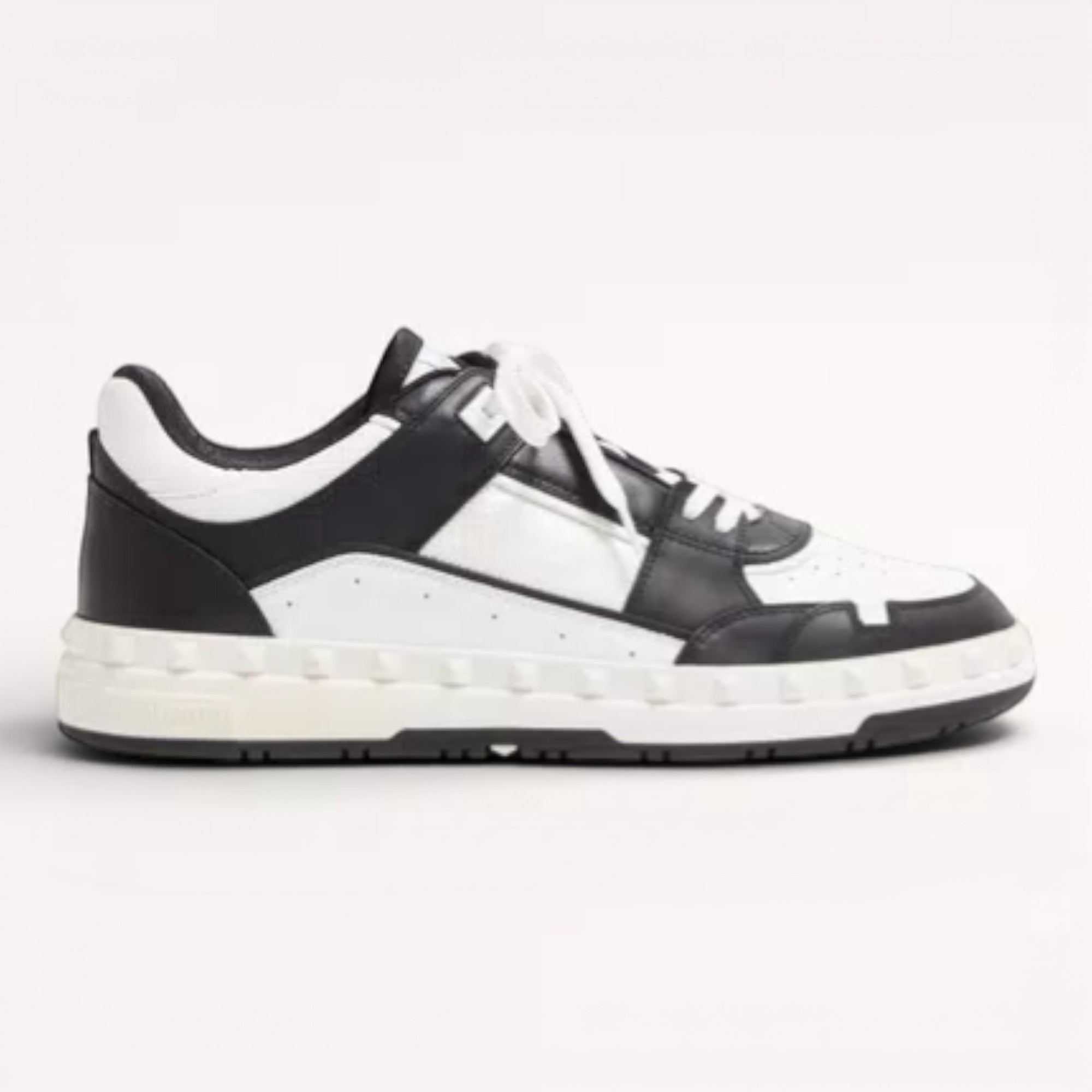 Valentino Freedots Low-Top Sneaker In Calfskin Black White