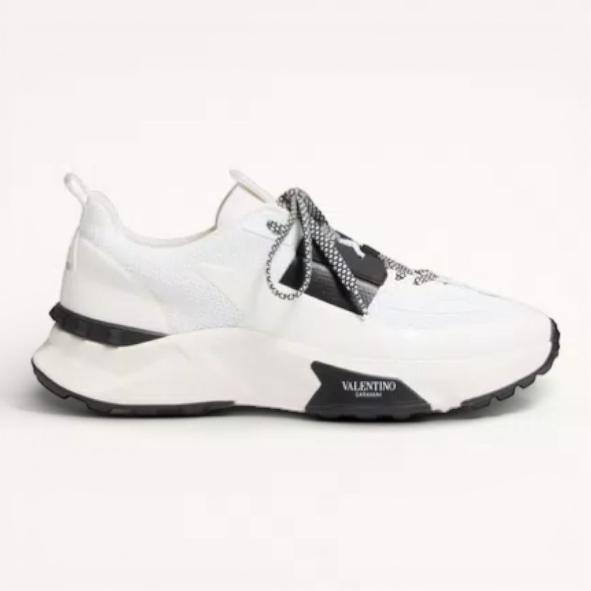 True Act Low Top Trainer In Mesh And Rubberised Fabric White/Black