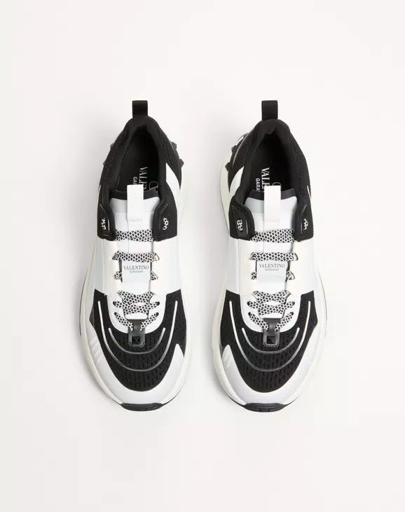 True Act Low Top Trainer In Mesh And Rubberised Fabric Black/White