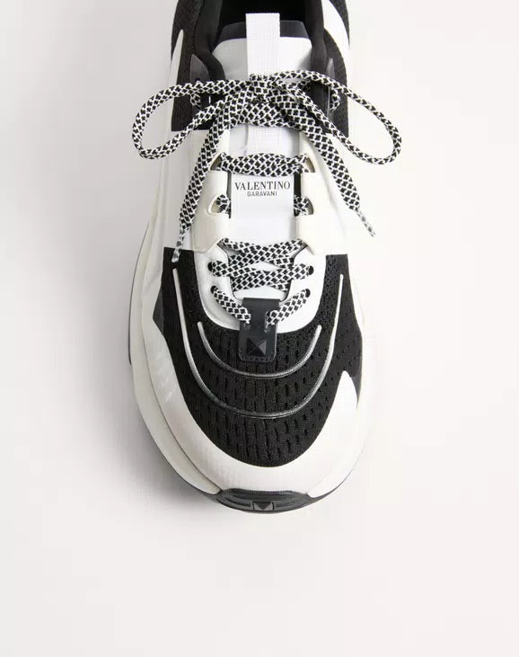 True Act Low Top Trainer In Mesh And Rubberised Fabric Black/White